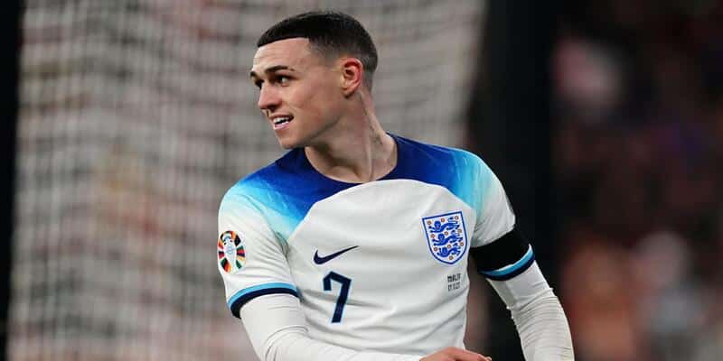 Phil Foden là Cầu thủ xuất sắc nhất Ngoại hạng Anh mùa giải vừa qua